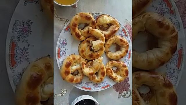 РОГАЛИКИ С ТВОРОГОМ, ВАРЕНЬЕ ЧЕРНИЧНОЕ,ЧАЙ ЗЕЛЕНЫЙ!ЧАЕПИТИЕ ПО АХМЕДОВСКИ! смотреть онлайн