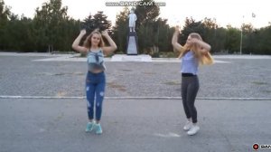 Крутой танец девочек!!!!