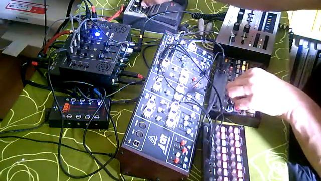 Enceladus Livejam Psychedelic Techno. Monotribe, Space Echo , Volca Beat, Behringer Cat, Volca Mix смотреть онлайн