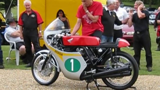 Honda RC162 (replica) warming up смотреть онлайн
