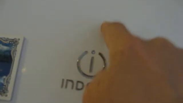 Холодильник Indesit, ОЧЕНЬ туго открываеться дверца. смотреть онлайн