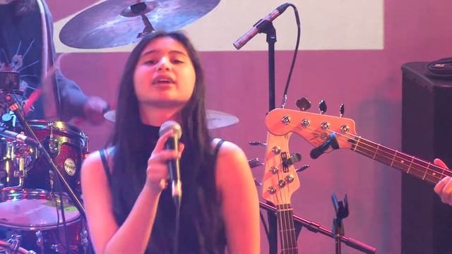 Gloria Estefan & Miami Sound Machine - Conga - Oak Park School of Rock смотреть онлайн
