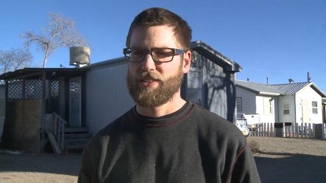 Man fights off dog attack with knife смотреть онлайн