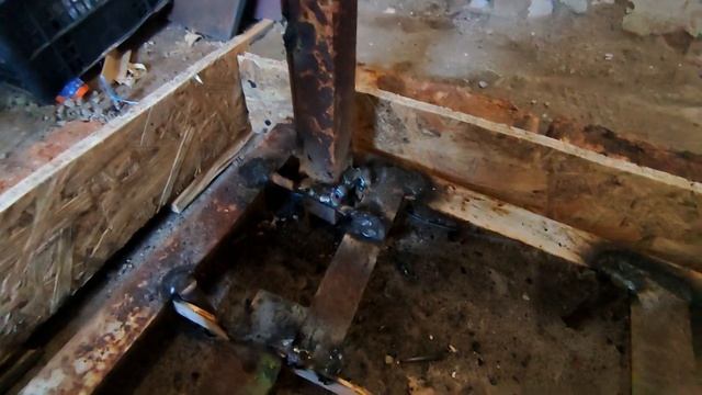 Токарный станок по металлу своими руками из хлама Серия 2 (Постамент под станину) смотреть онлайн