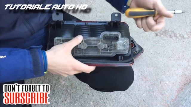 VW Caddy Tail Light Bulb Replacement / Rear Lamp Removal