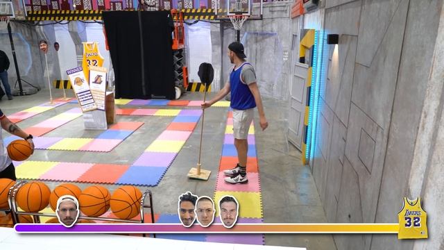 Worlds Largest Basketball Arcade Face-Off! смотреть онлайн