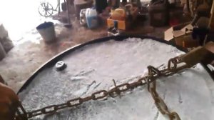 Как погрузить бочку. Самодельный захват для 200 литровой  бочки