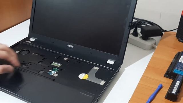 Acer Travelmate 5760 Zrj не показывает экран.