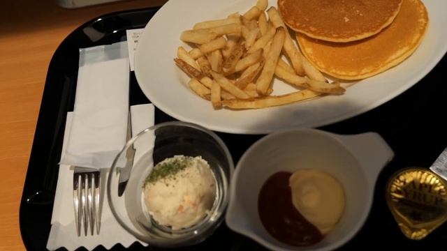 Как ДЕШЕВО найти НОЧЛЕГ в ТОКИО / Интернет кафе в Японии смотреть онлайн