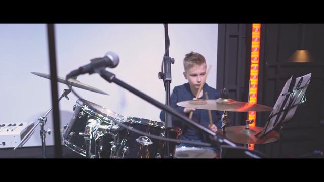 Drum cover by Ian Vasil - Blur:Song 2 смотреть онлайн