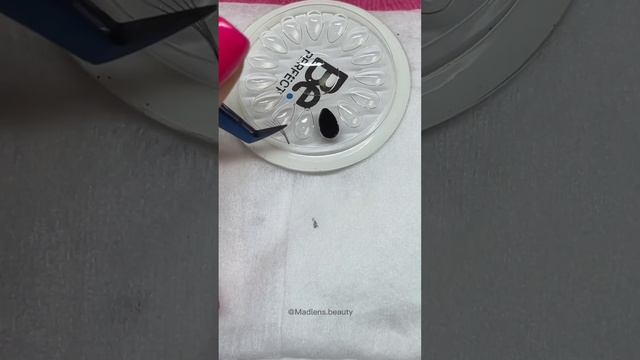 КЛЕЙ ПОПАЛ НА КОЖУ? Схлопываются пучки? Не знаешь как работать с жидким клеем? Решение найдено✅