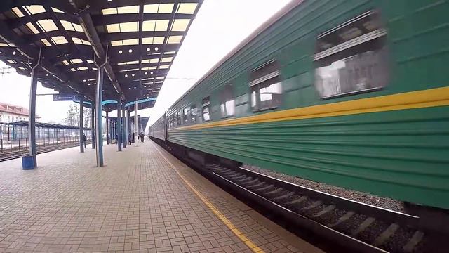 Прибытие поезда Москва-Кишинев на ст. Винница (GoPro4) смотреть онлайн