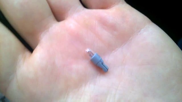 Mercedes C-Class W202. Процедура замены лампочек подсветки приборов ампочек освещения печки смотреть онлайн