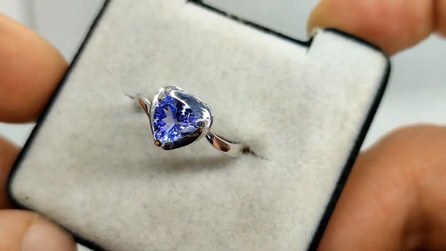 Кольцо белое золото 585 проба нат. танзанит 0,98 кт