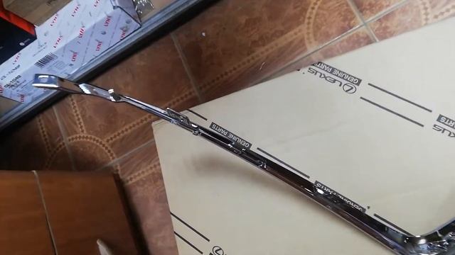 Молдинг решетки радиатора LEXUS NX 300 5312178020.Как крепится хром решетки радиатора Лексус NX300 смотреть онлайн