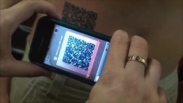 Беснование QR code tattoo и штрих код на руку и тело