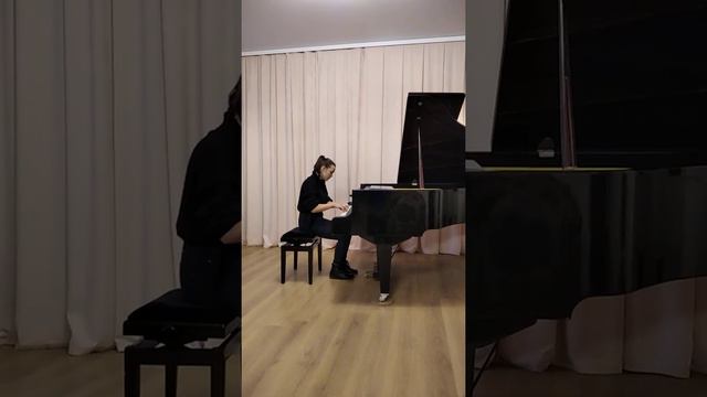Прелюдия и фуга си бемоль мажор ХТК 1 том. Исполняет Лазовская Лиза. смотреть онлайн