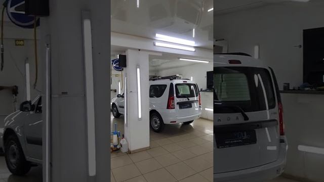 Изготовление и оклейка 3х Lada Largus рекламными наклейками, тонировка стекол пленкой Ultravision смотреть онлайн