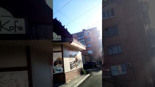 Машина упала в яму смотреть онлайн