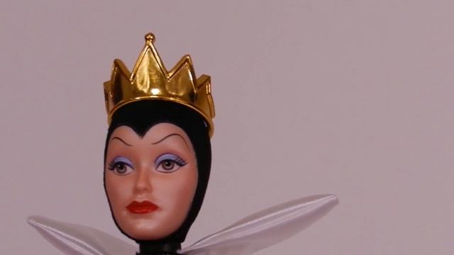 Коллекционная кукла Уолта Диснея - Злая королева Обзор