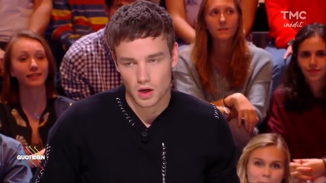 Liam Payne Reacting to Other One Direction Member's Music Videos and Choosing Zayn's as His Favorit смотреть онлайн