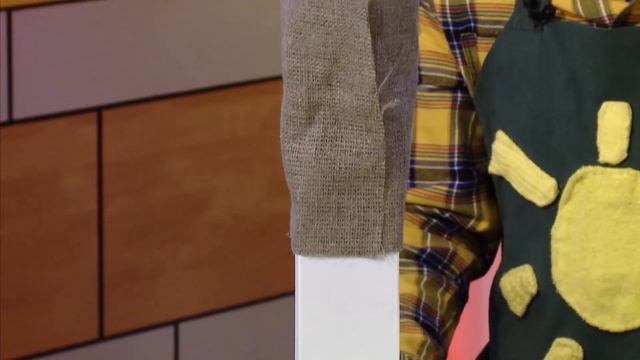 Снеговик из коробки - Новогодние поделки - Мастерская с Каркушей - С добрым утром, малыши! смотреть онлайн