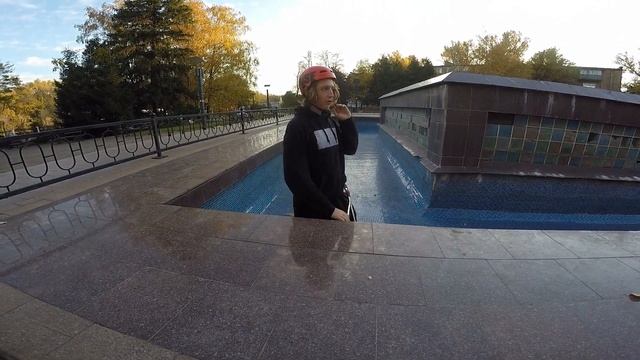 СКЕЙТЕР ПОДБИЛ ОПЕРАТОРА С КАМЕРОЙ/УРОНИЛ И РАЗБИЛ КАМЕРУ?!/BMX БМХ ВЛОГ смотреть онлайн