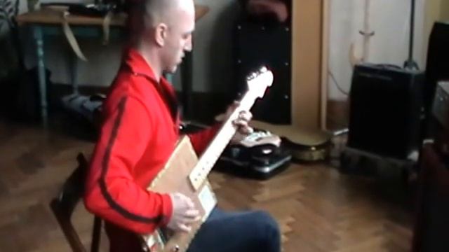 Nico Balling spielt die 1. 6-saitige Cigarbox-Gitarre aus dem Hause THORNDAL (2) смотреть онлайн