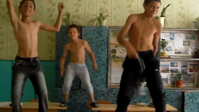 Маленькие НиГи не любят уроки...