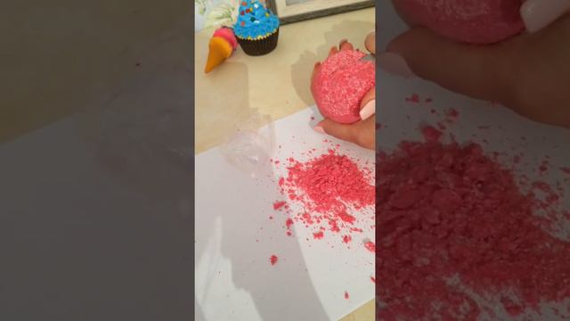 Asmr bath bomb, asmr бомбочка для ванны, шарик для ванны смотреть онлайн