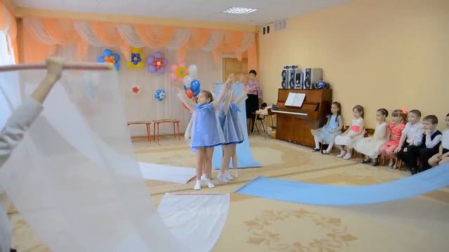 Танец Небо на 8 марта для любимых мам. смотреть онлайн