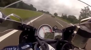 Сумасшедшие гонки на мотоциклах 300 км/ч по автомагистрали. жесть.