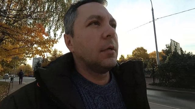 ПОЧЕМУ В МАШИНАХ ВКЛЮЧАЮТ ГРОМКО МУЗЫКУ? смотреть онлайн