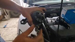 Как заменить опору двигателя. Замена подушки двигателя. Mazda 6 gh 2008 вибрации