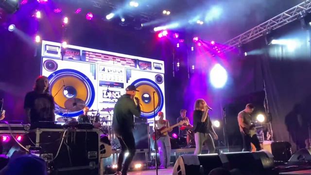 Бумбокс & Саша Чемеров - Любила (live Yellow City Fest 2021) смотреть онлайн