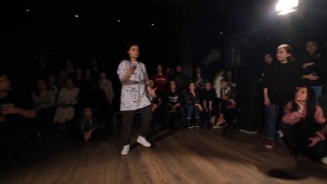 Popping dance / beginners Swot vs Angelina Kvartirnik battle смотреть онлайн