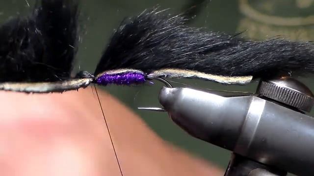 Fly Tying - how to tie a Purple Zonker - simple смотреть онлайн