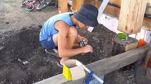 Строим пристройку к дому. Вся семья в кадре. Все работаем. Снимает скрытая камера и мини оператор. смотреть онлайн
