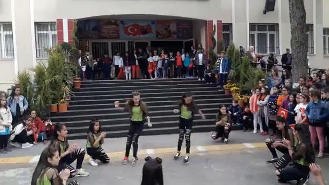 23 NİSAN ERİK DALI GEVREKTİR смотреть онлайн