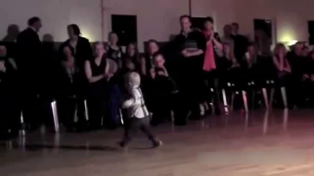 Двухлетний парнишка отжигает смотреть онлайн