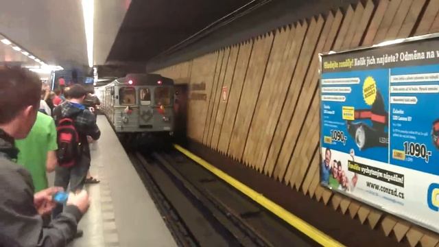 Odjezd Ečs ze stanice Nádraží Holešovice смотреть онлайн