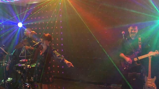 Qui Nem Jiló (Luiz Gonzaga/Humberto Teixeira cover - Paola/Claudio/Luciano, Festa ASSEMINAS DEZ/19) смотреть онлайн