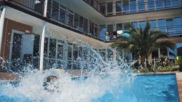 Семейное видео. Нарезка с отдыха в отеле на Черном Море. купание, ныряние, бухание, танцевание. смотреть онлайн
