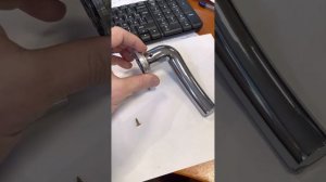 Крепление ручки к входной металлической двери