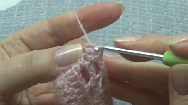 Ажурная шаль крючком для начинающих. Подробный урок. Simple crochet shawl смотреть онлайн