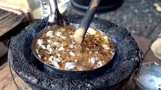 How to make puffed dalgona / honeycomb toffee - Nostalgic street food in Taiwan смотреть онлайн