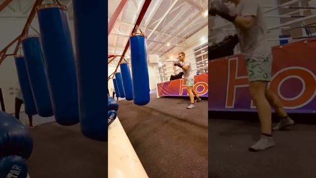 Как боксировать на мешке ? Школа тайского бокса. смотреть онлайн