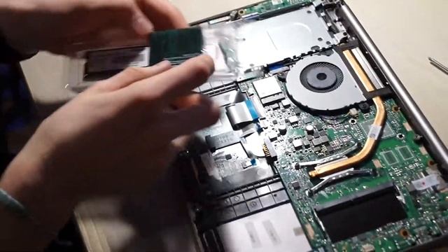 Установка оперативной памяти ASUS Zenbook UX310UA смотреть онлайн