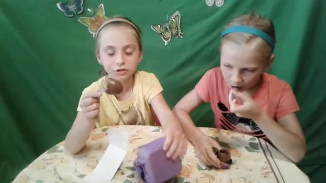 Шоколадные яйца в обвёртке скорлупы динозавриков. смотреть онлайн