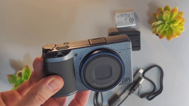 I've Entered The Ricoh GR Cult Buying Ricoh GR IIIx For The First Time. смотреть онлайн